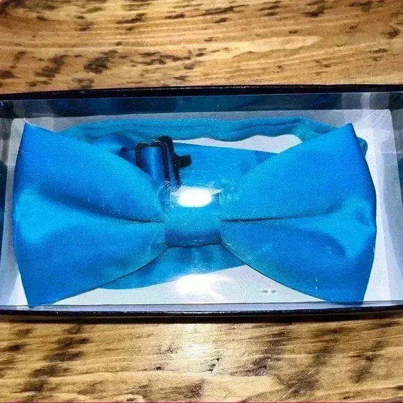 Mens Teal Bow tie New in box Silk made in Milano Italy - Picture 2 of 3